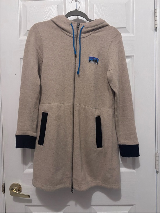 Patagonia Jackets & Blazers - Patagonia Beige Hooded Zip Jacket with Blue Accents